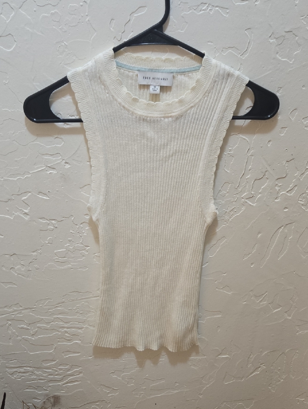 Free Assembly Cream Ribbed Scallop-Trim Tank